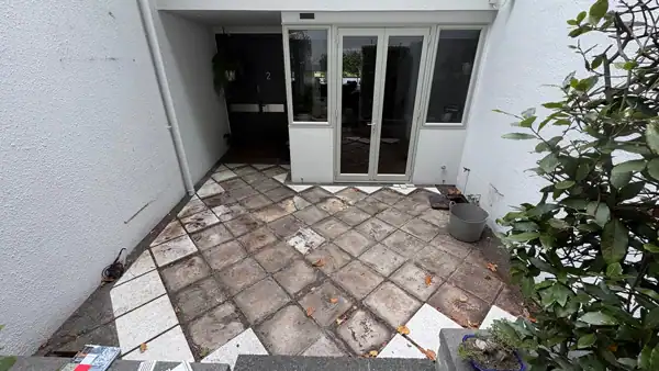 Small Inner-City Courtyard Before Renovation Before photo of a small inner-city courtyard showing old paving, existing walls and limited planting before a modern landscape renovation.