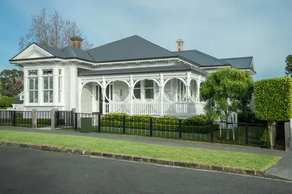 Herne Bay Villa – Existing Streetscape Front view of a traditional Herne Bay villa in Auckland, showing its heritage architecture and streetscape.